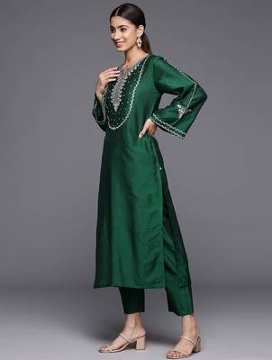 Women Round Neck Sequinned & Zari Kurta & Trouser With Fringed Detail Dupatta 6