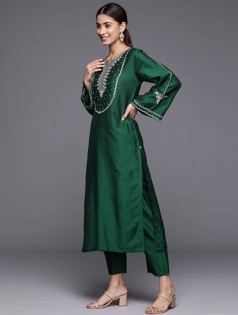 Women Round Neck Sequinned & Zari Kurta & Trouser With Fringed Detail Dupatta