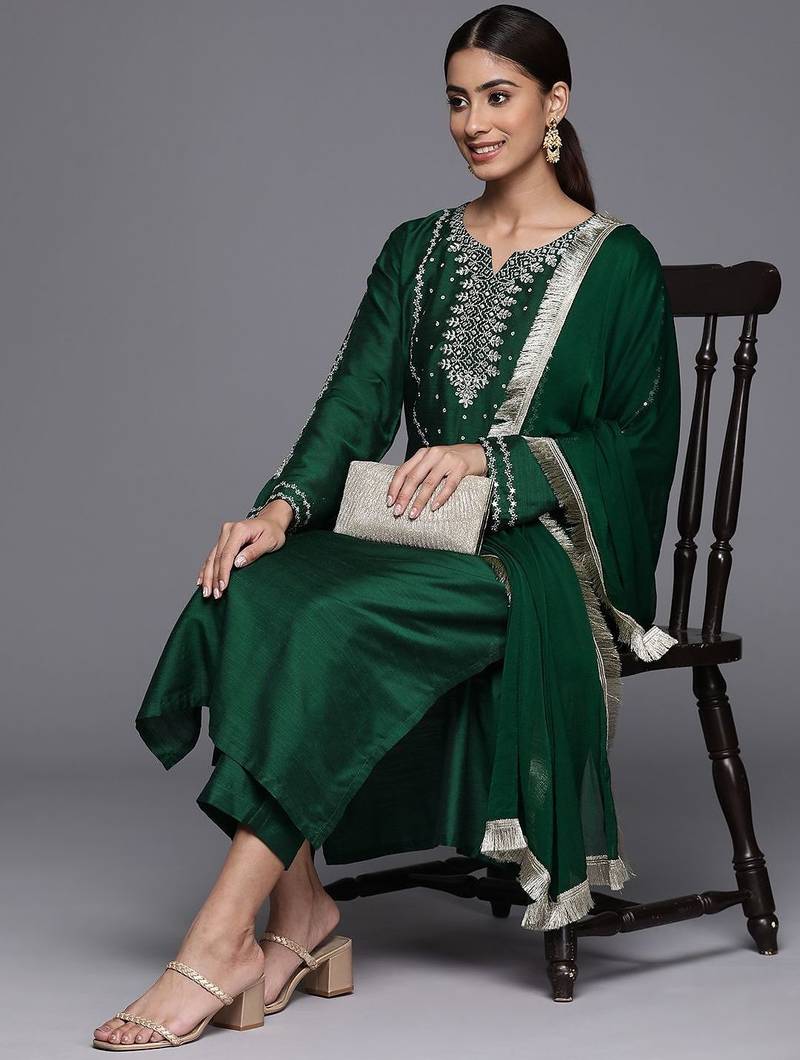 Women Round Neck Sequinned & Zari Kurta & Trouser With Fringed Detail Dupatta