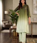 Women Ombre Dyed Regular Thread Work Kurta with Trousers