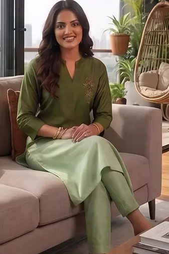 Women Ombre Dyed Regular Thread Work Kurta with Trousers