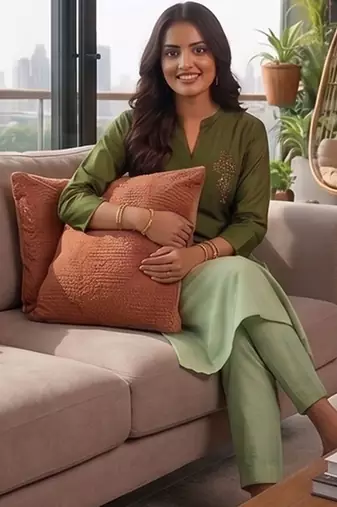 Women Ombre Dyed Regular Thread Work Kurta with Trousers