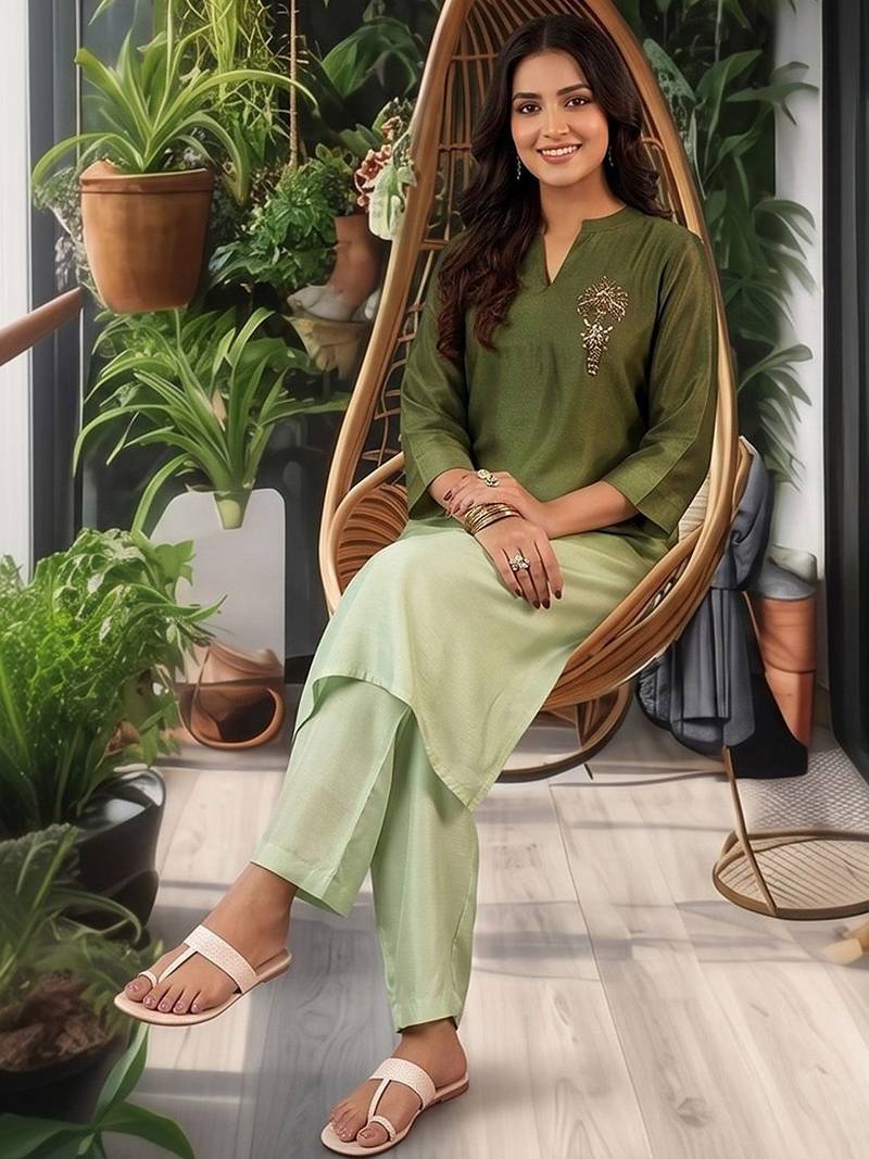 Women Ombre Dyed Regular Thread Work Kurta with Trousers