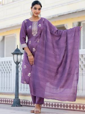 Regular Chanderi Silk Kurta with Trouser & Dupatta 4