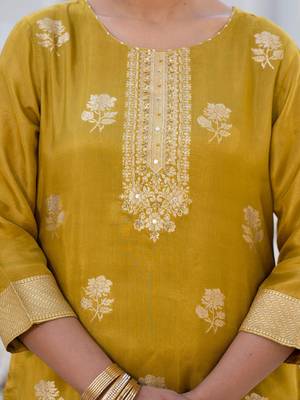 Regular Chanderi Silk Kurta with Trouser & Dupatta 2
