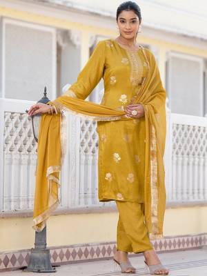 Regular Chanderi Silk Kurta with Trouser & Dupatta 3