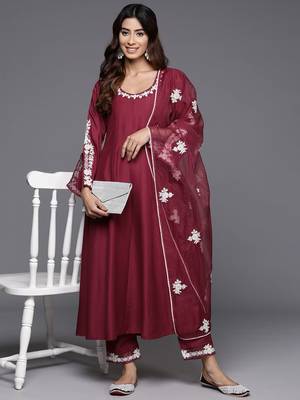 Women Embroidered Thread Work Anarkali Kurta with Trousers & With Dupatta 1