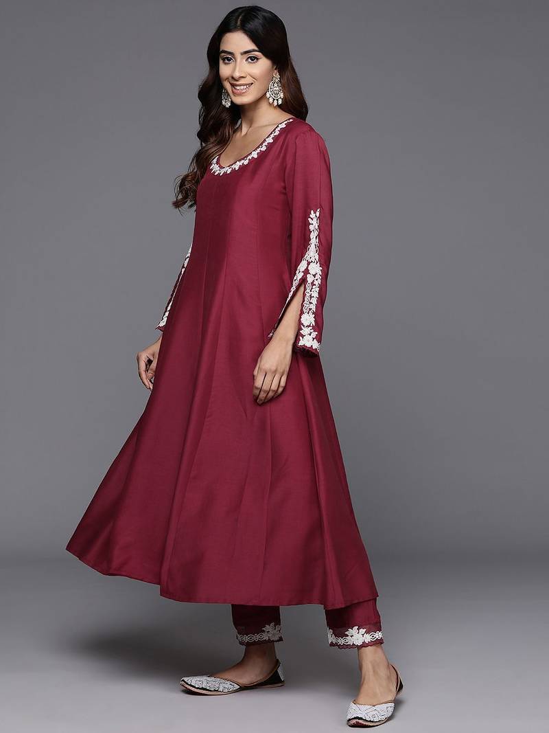 Women Embroidered Thread Work Anarkali Kurta with Trousers & With Dupatta