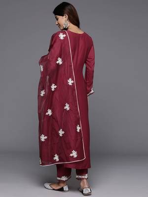 Women Embroidered Thread Work Anarkali Kurta with Trousers & With Dupatta 6