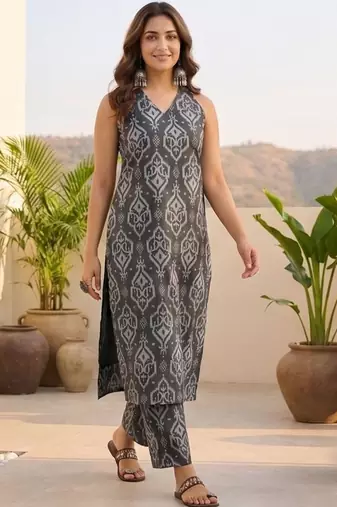 Women Ethnic Motifs Dyed Regular Kurta with Trousers