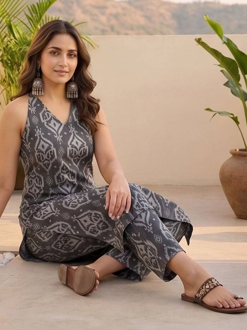 Women Ethnic Motifs Dyed Regular Kurta with Trousers