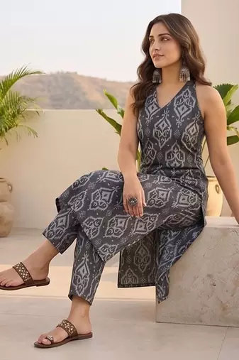 Women Ethnic Motifs Dyed Regular Kurta with Trousers