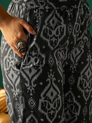 Women Ethnic Motifs Dyed Regular Kurta with Trousers 7
