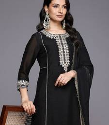 Ethnic Motifs Embroidered Zari Panelled Kurta With Trousers & Dupatta