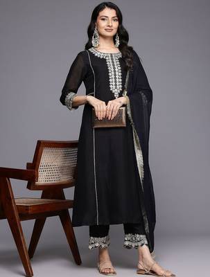 Ethnic Motifs Embroidered Zari Panelled Kurta With Trousers & Dupatta 8