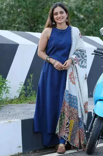 Beautiful navy blue solid handloom cotton sleeveless a-line kurti with printed dupatta set