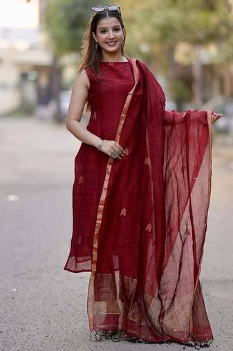 Beautiful maroon embroidered tussar silk sleeveless kurta set