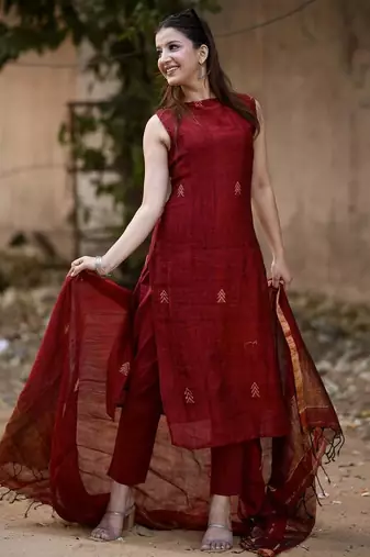 Beautiful maroon embroidered tussar silk sleeveless kurta set