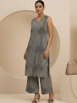 Women Printed Regular Kurta with Palazzos 1