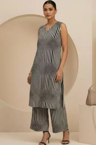 Women Printed Regular Kurta with Palazzos