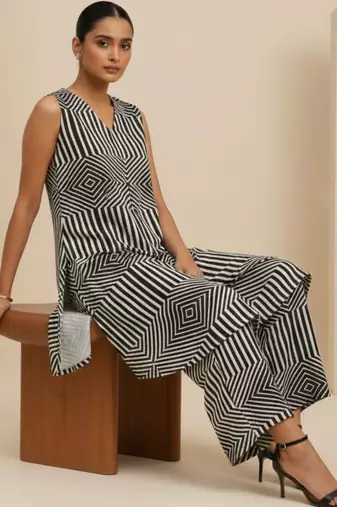 Women Printed Regular Kurta with Palazzos