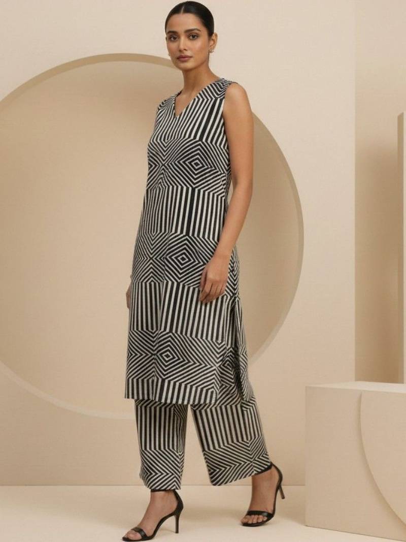 Women Printed Regular Kurta with Palazzos