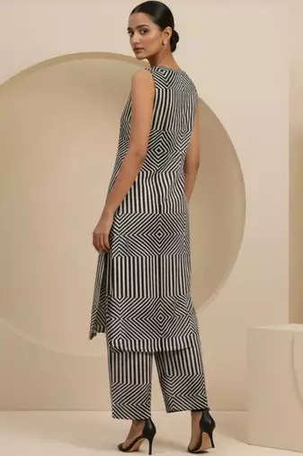 Women Printed Regular Kurta with Palazzos