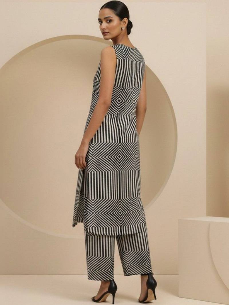 Women Printed Regular Kurta with Palazzos