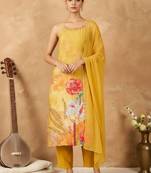 Women Floral Printed Regular Beads and Stones Kurta with Trousers & With Dupatta