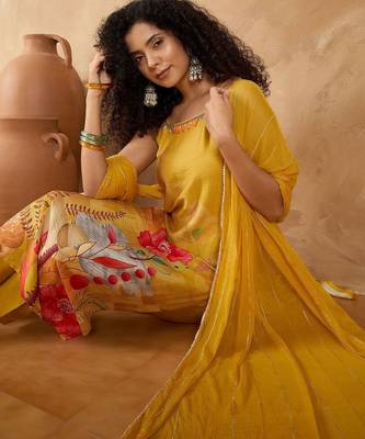 Women Floral Printed Regular Beads and Stones Kurta with Trousers & With Dupatta 4