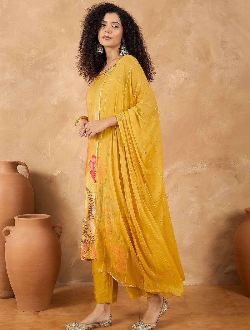 Women Floral Printed Regular Beads and Stones Kurta with Trousers & With Dupatta