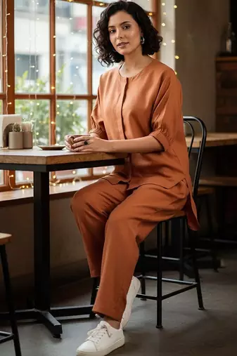 Women Regular Kurta with Trousers