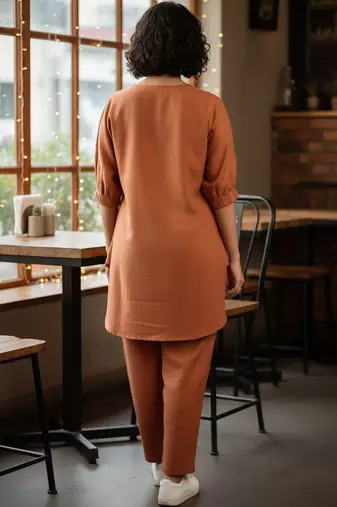 Women Regular Kurta with Trousers