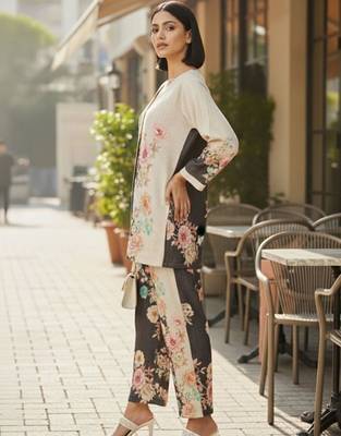 Women Floral Printed Regular Kurta with Palazzos 4