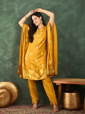 Women Ethnic Motifs Printed Kaftan Kurta with Churidar 1