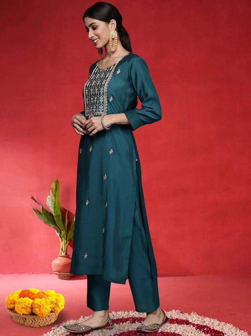 Ethnic Motifs Embroidered Straight Thread Work Kurta With Trousers & Dupatta