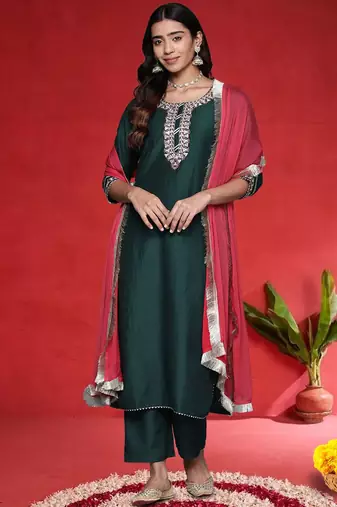Women Geometric Embroidered Kurta with Trousers & Dupatta