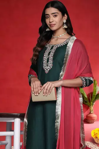 Women Geometric Embroidered Kurta with Trousers & Dupatta
