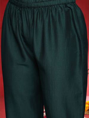 Women Geometric Embroidered Kurta with Trousers & Dupatta 3
