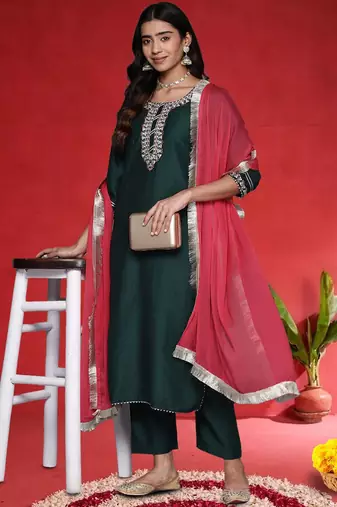 Women Geometric Embroidered Kurta with Trousers & Dupatta