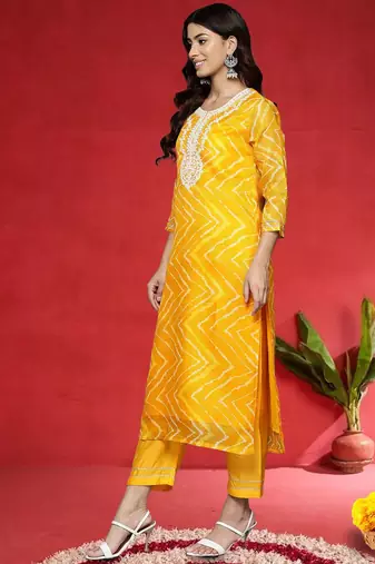 Floral Embroidered Thread Work Straight Kurta With Palazzos & Dupatta