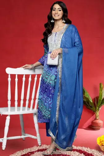 Women Bandhani Printed Round Neck Straight Kurta with Trousers & Dupatta