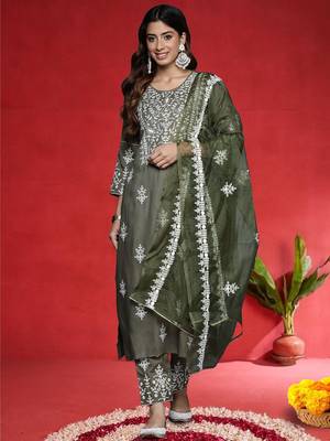 Women Embroidered Thread Work Pure Cotton Kurta with Trousers & Dupatta 1