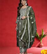 Women Embroidered Thread Work Pure Cotton Kurta with Trousers & Dupatta