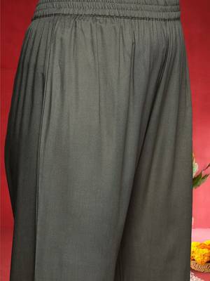 Women Embroidered Thread Work Pure Cotton Kurta with Trousers & Dupatta 3