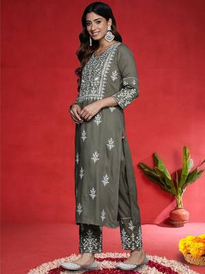 Women Embroidered Thread Work Pure Cotton Kurta with Trousers & Dupatta 4