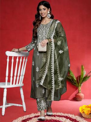 Women Embroidered Thread Work Pure Cotton Kurta with Trousers & Dupatta 6