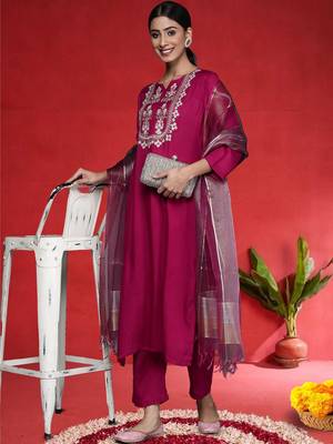 Women Ethnic Motifs Embroidered Kurta with Trouser & Dupatta 6