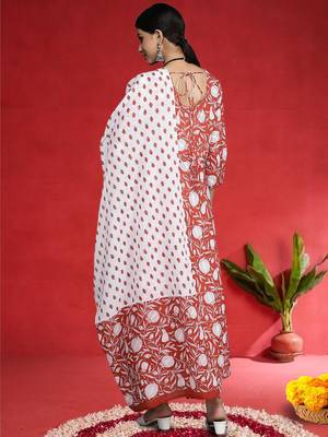 Women Floral Printed Anakali Pure Cotton Kurta with Trousers & Dupatta 5