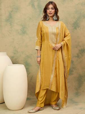 Women Ethnic Motifs Yoke Design Zari Straight Kurta with Trousers & Dupatta 1